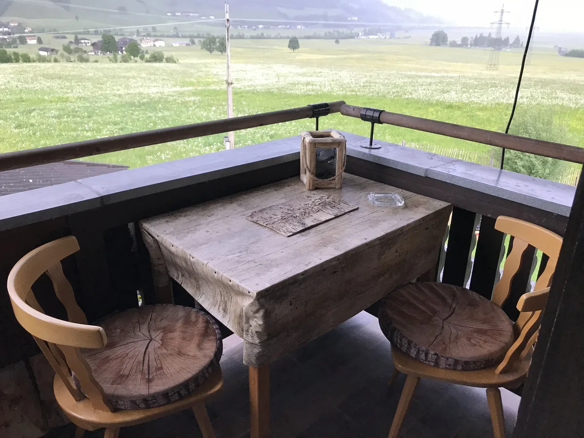 Balkon met uitzicht op de weide